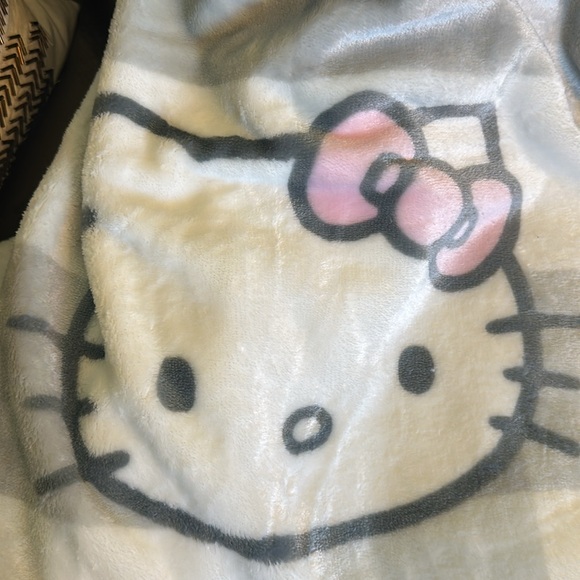 NWT Hello Kitty Sanrio throw - Picture 3 of 6